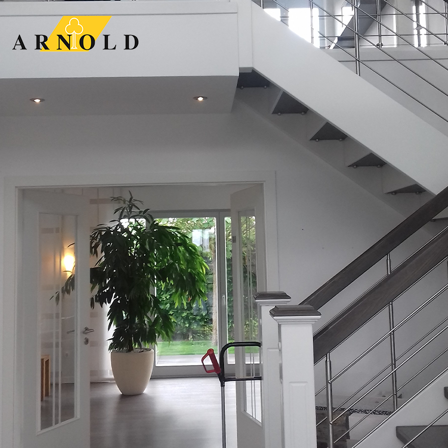 Elegante Treppe mit Geländer
